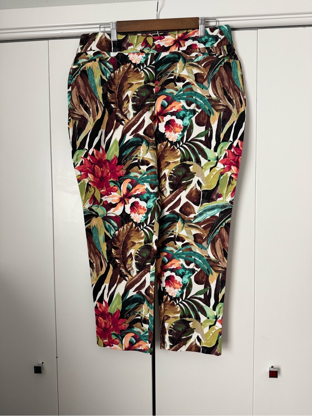 Chicos 2.5Petite So Slimming Bridgette Tropical Floral Ankle Pant